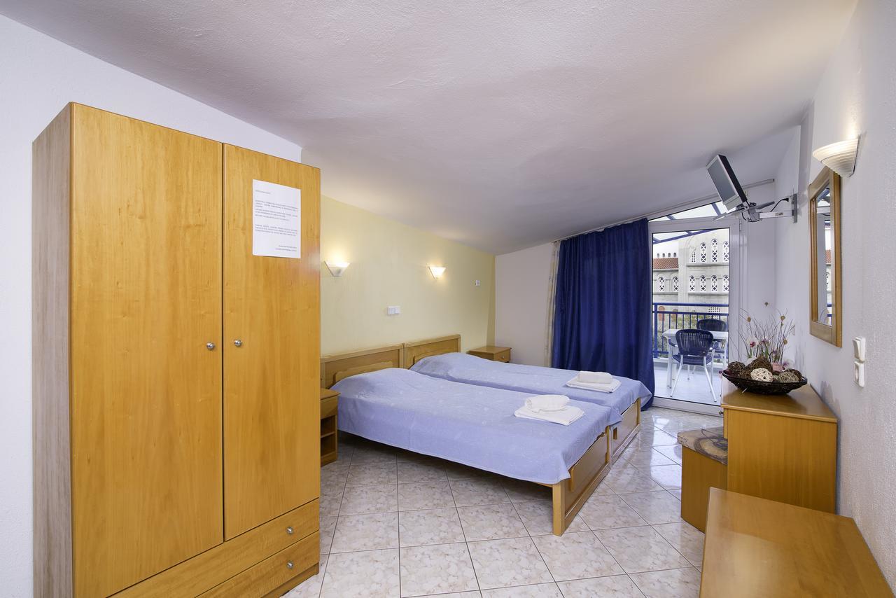 Studios Maria Potos Bagian luar foto