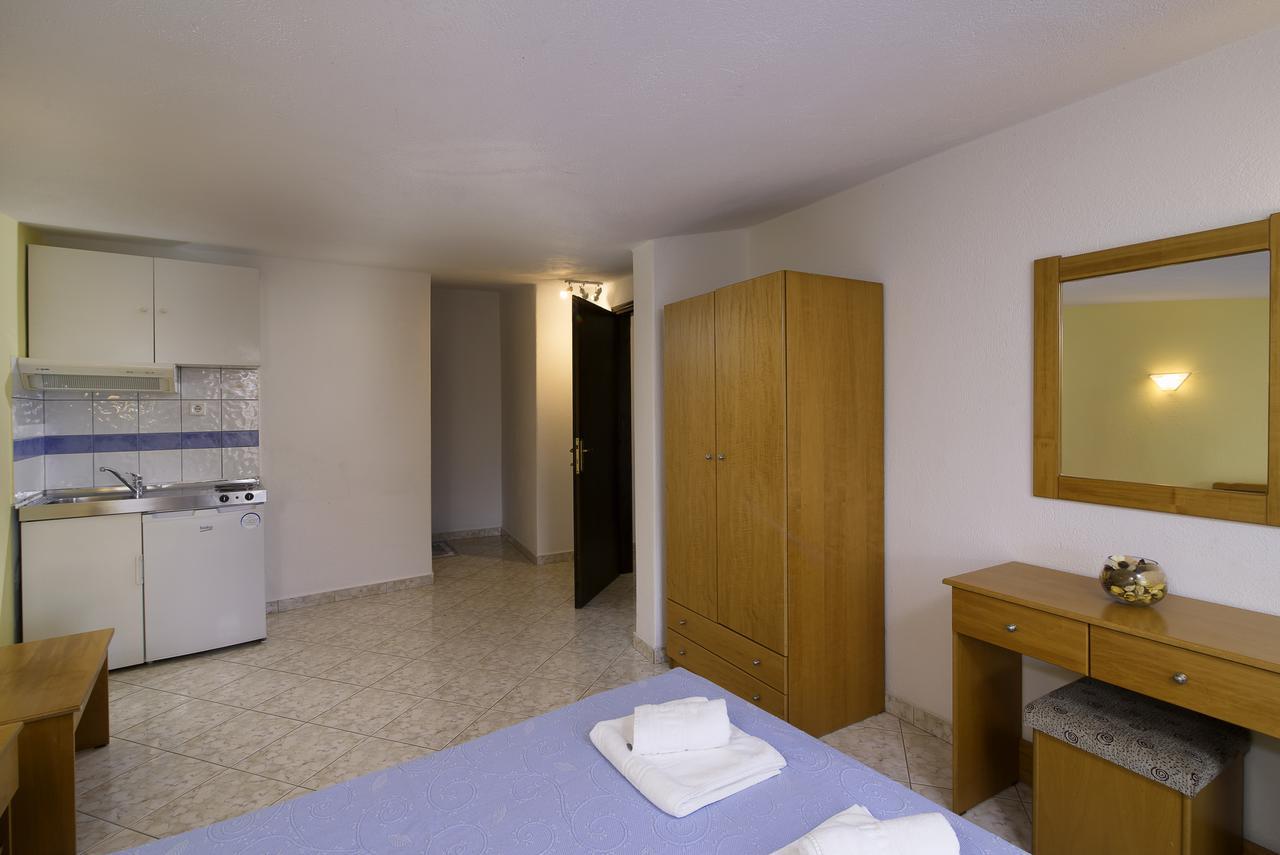 Studios Maria Potos Bagian luar foto
